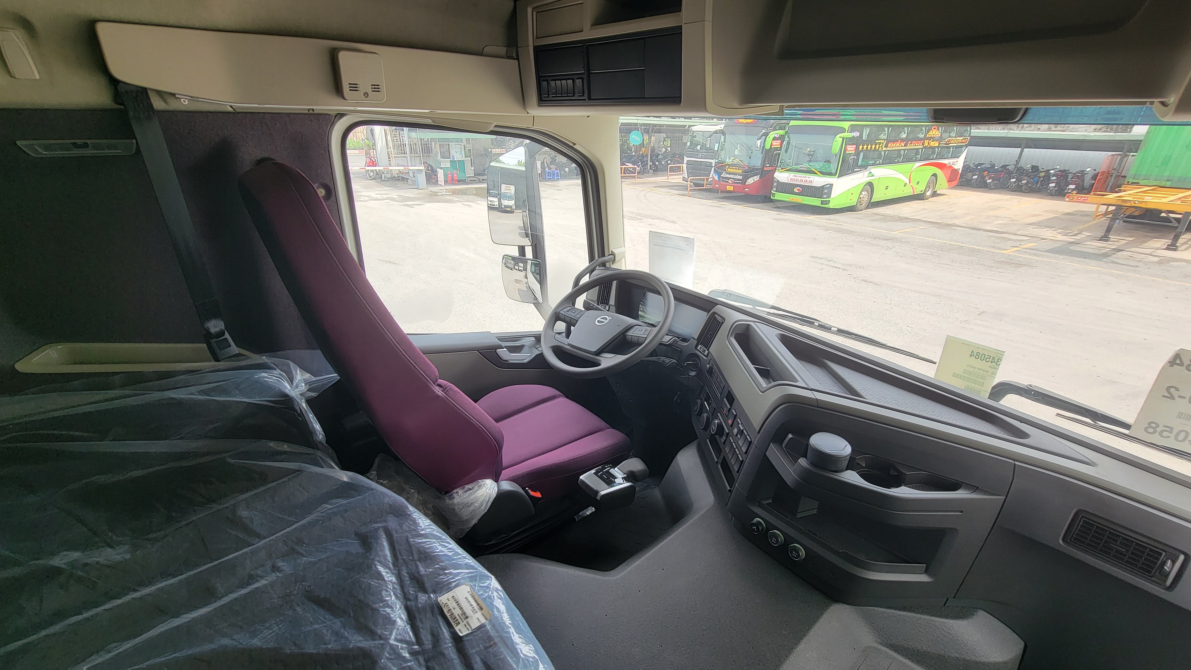 Nội thất xe tải Volvo 4 chân